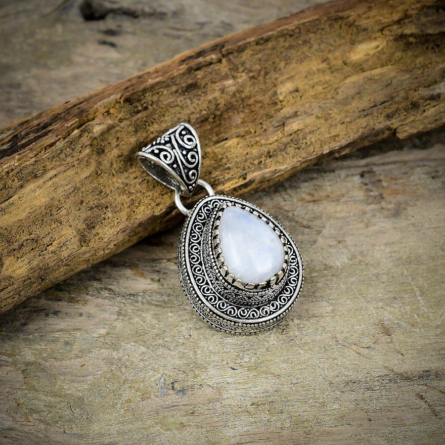 

Rainbow Moonstone Gemstone 925 Sterling Silver Jewelry Pendant 1.77 M-45