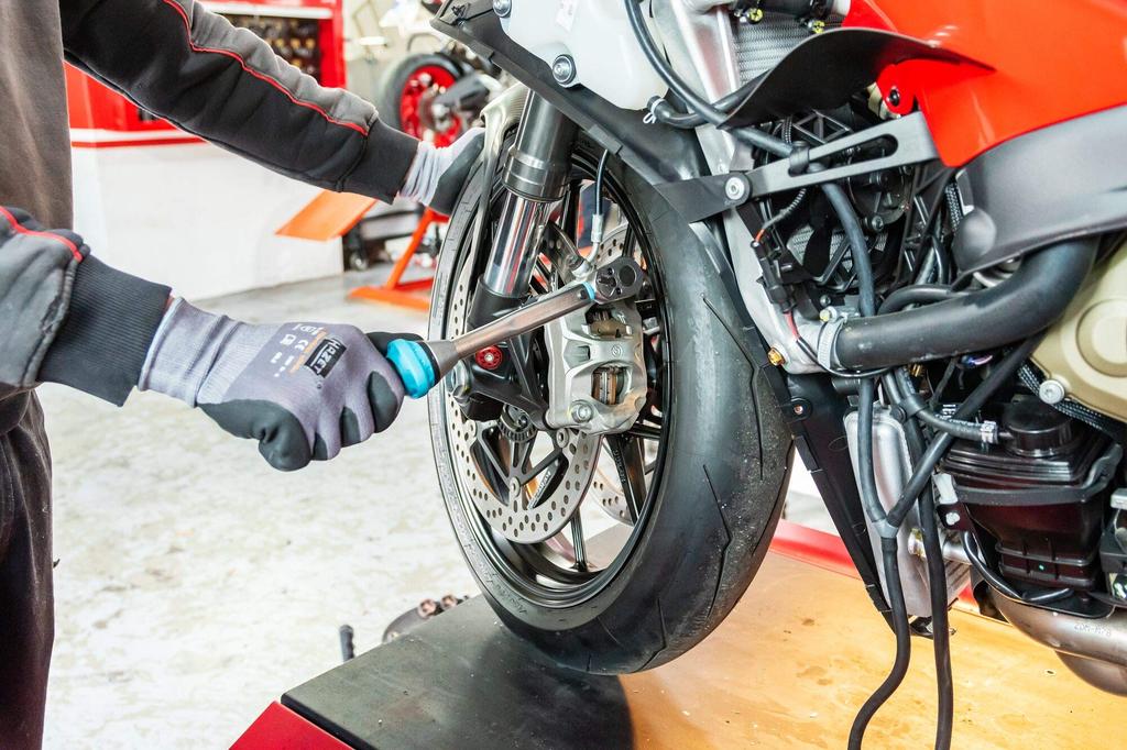 HAZET Torque Spanner Torque Wrench Compact Reversible Ratchet Especially for Commercial Vehicles Square Type Mm Tolerance 30 Teeth Angle Dimensions