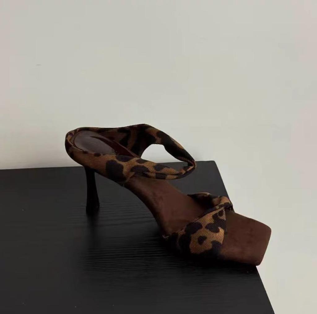 2025 New Summer Square Head One-word with Stiletto Half-drag Open-toed Women's Sandals