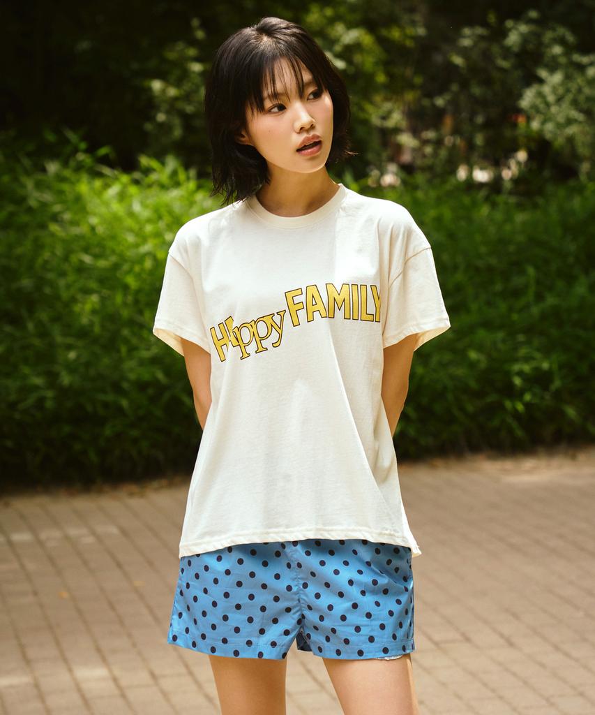 Yunibeoseugameonteu Happy Family Crop T-Shirt_Ivory