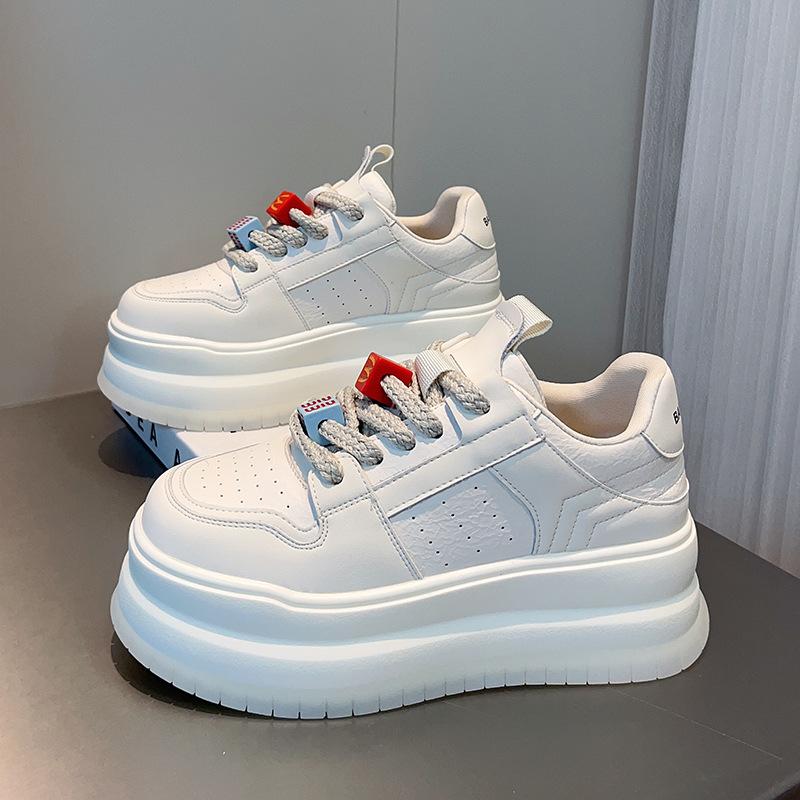 Weiße Leder-Plateauschuhe Damen 2025 Frühling neu vielseitige höhenerhöhende Brotschuhe kleine höhenerhöhende Muffin-Schuhe
