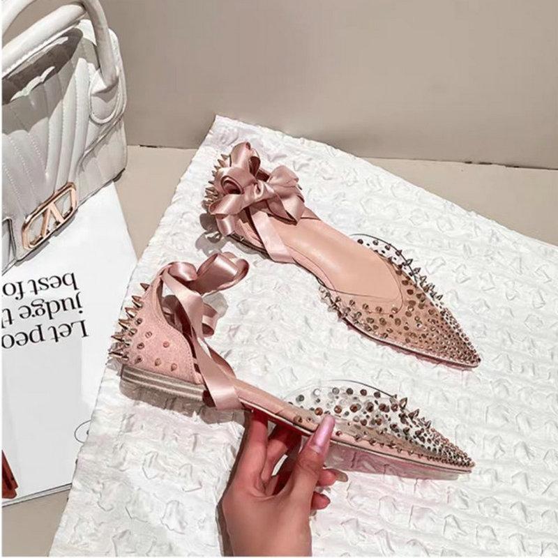 

Модные сандалии женские летние новые 2025 ремешок с заклепками кристалл подружка невесты острый нос стразы прозрачные туфли на низком каблуке сандалии женские 40 розовый