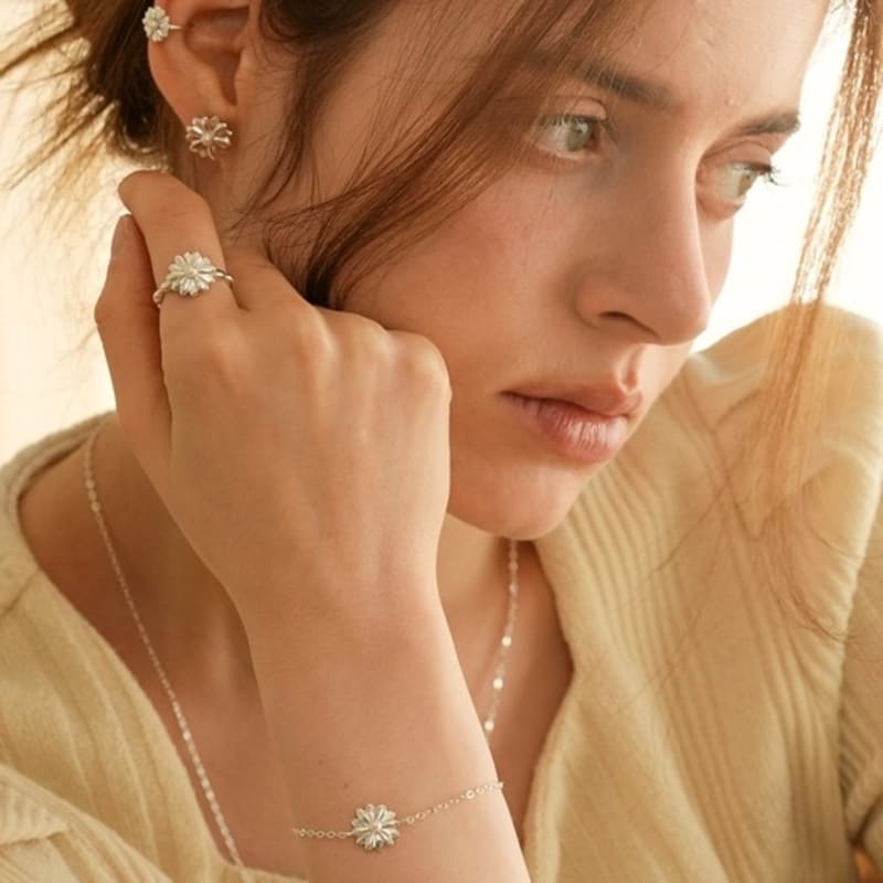 BELLOOGGI Daisy Pearl bracelet(L) Daisy Freshwater Pearl Bracelet