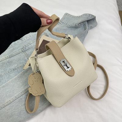 High-end Color-matched Bucket Bag with Unique Design, Popular Large-capacity Commuter Crossbody Bag