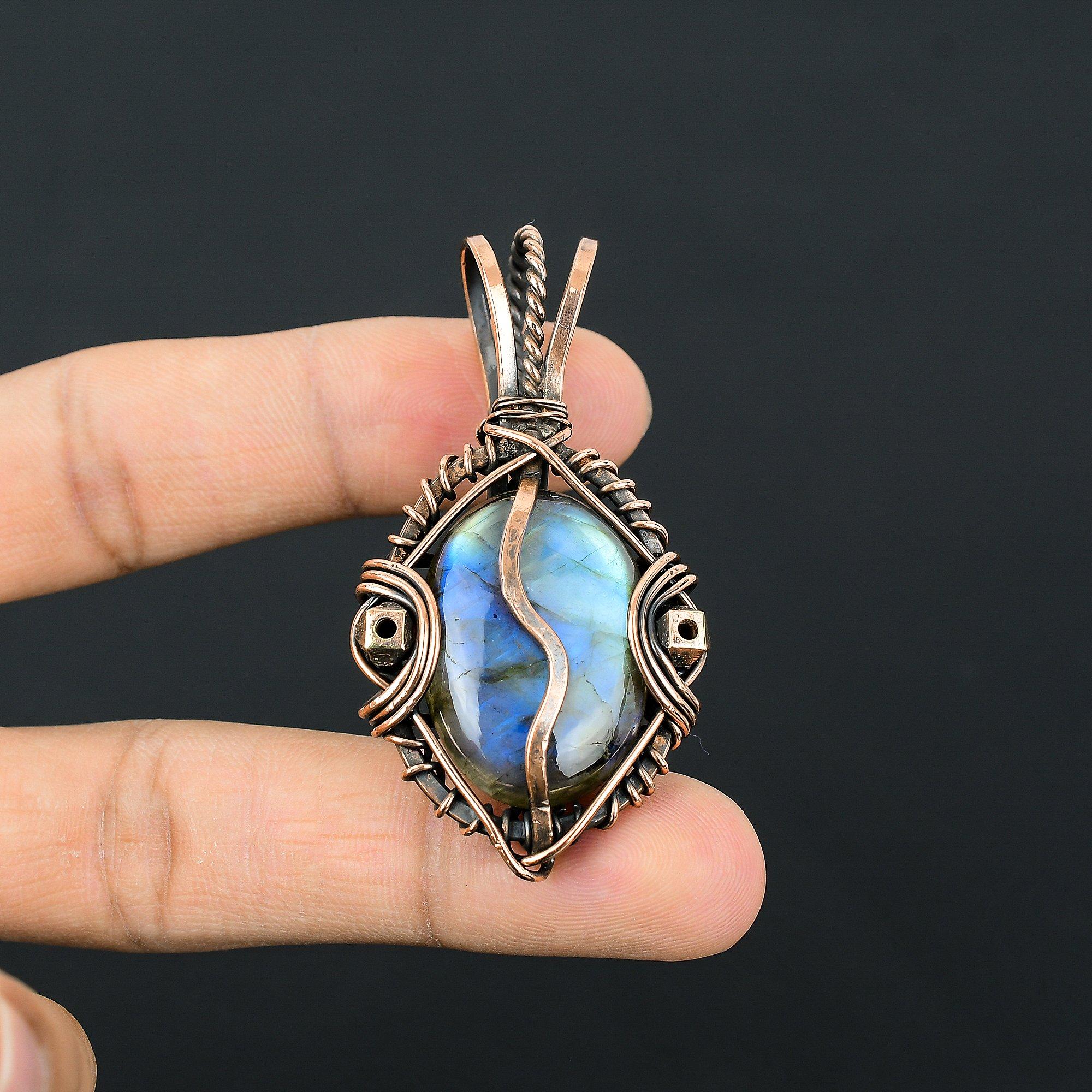 

Подвеска из лабрадорита, Подвеска ручной работы, обернутая медной проволокой 999 пробы, Антикварное украшение, Для подарка, Серебряное украшение 2.55 Inches