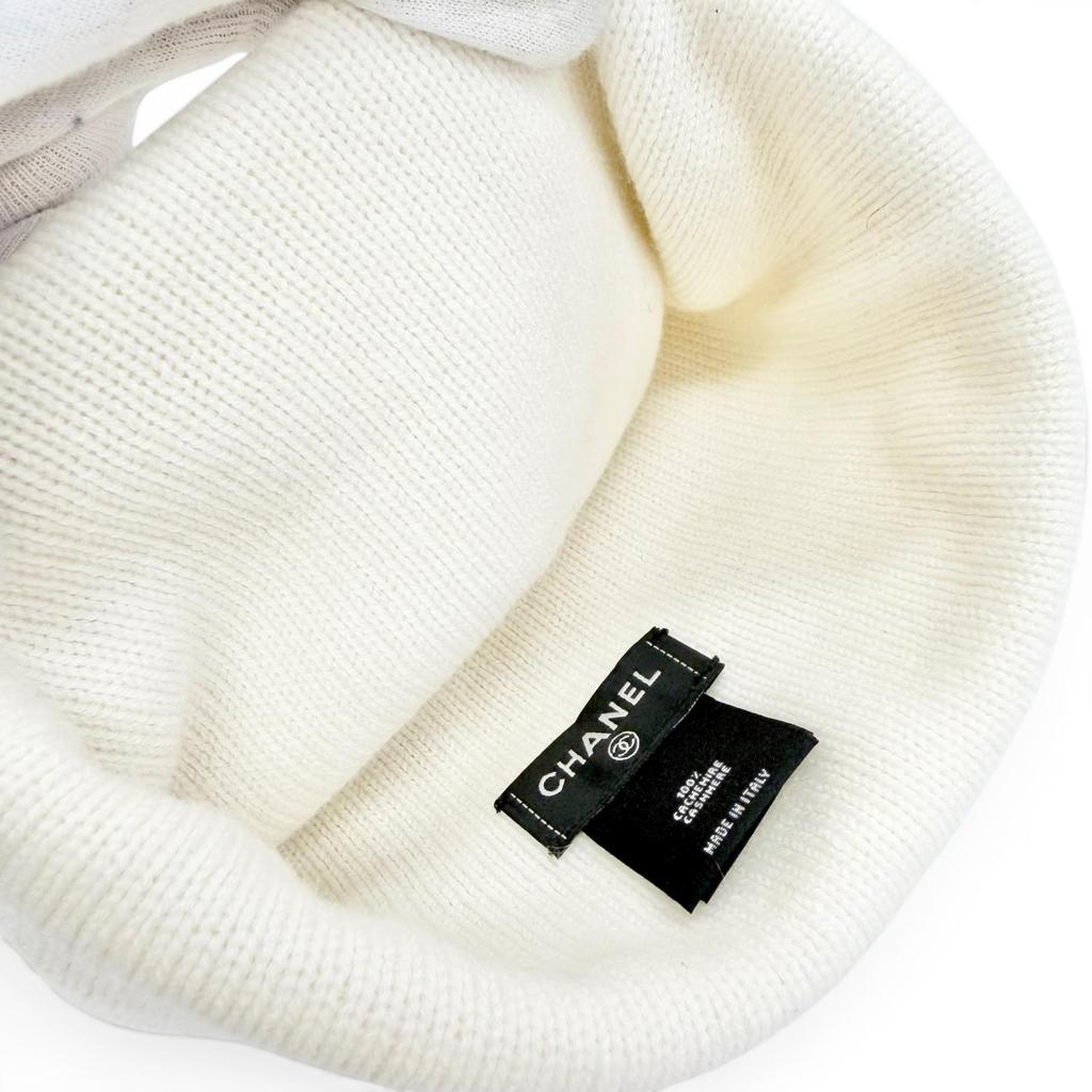 Great CHANEL Knit cap COCO Mark Heart Rhinestone Knit Hat white cashmere Women Used