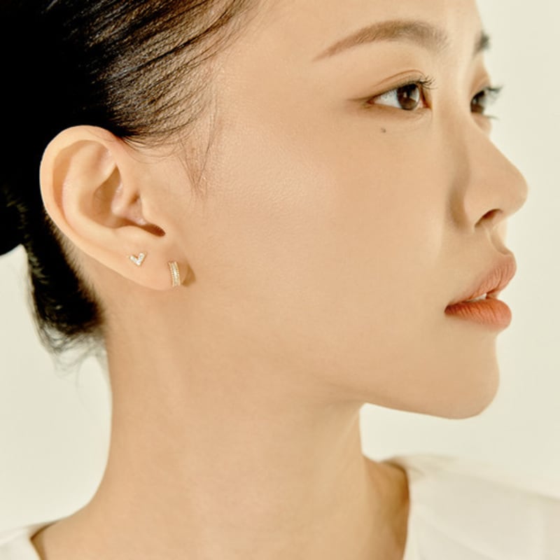 LUNNE 14k V Dense Q Stud Earrings (14k Gold) #Cap06