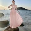 Die edle Tochter trägt ein zartes Feenkleid, ein einzigartiges und schönes Abendkleid und ein hochwertiges rosafarbenes Kleid mit hohem Kragen.
