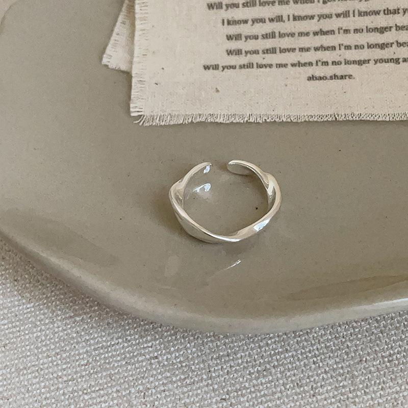 

Нестандартное металлическое открывающееся кольцо Женское нишевое дизайнерское индивидуальное уникальное модное темпераментное модное универсальное кольцо