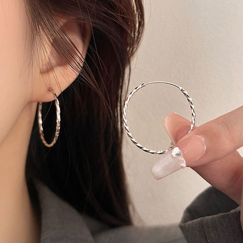 Twist Earrings Large Ear Buckle Style Earrings Cold Style Simple Design Earrings for Women