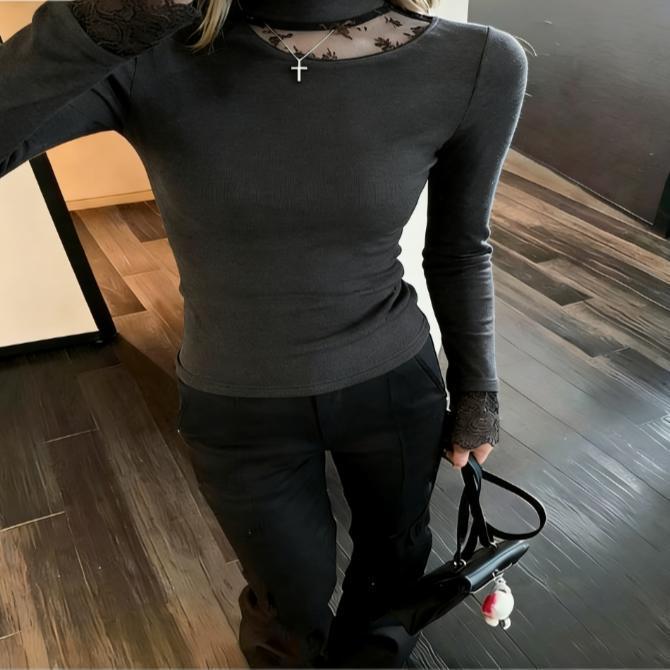 Women's Slim-Fit Fleece-Lined Black High-Neck T-Shirt with Lace Splicing Sleeves, Ideal for Autumn and Winter