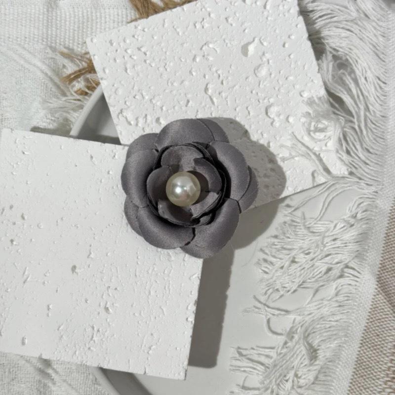 Retro French Camellia Pearl Brooch Hair Clip In Small Fragrance Style
