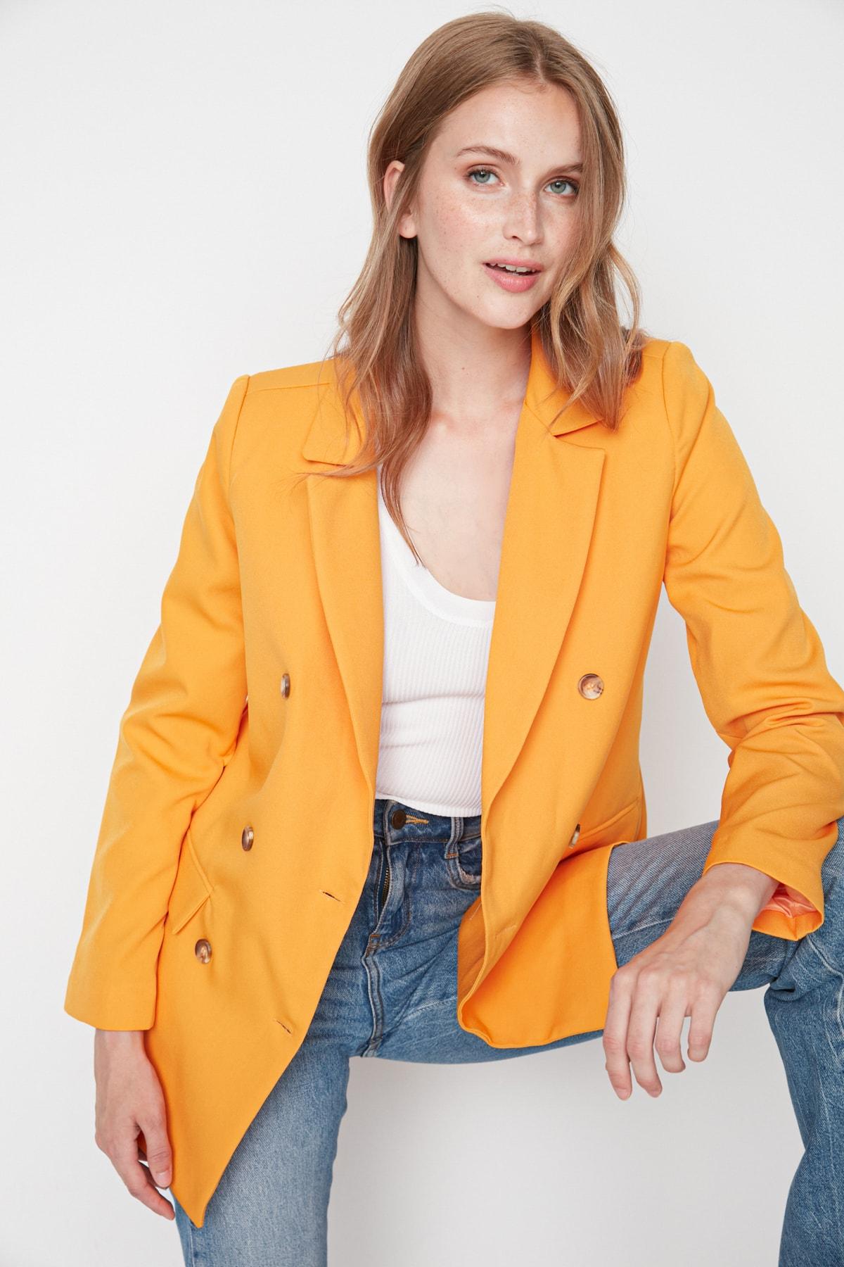 

Оранжевый пиджак с детальными пуговицами и карманами TWOSS21CE0012..