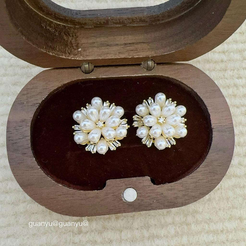 Freshwater Pearl Zircon Flower Stud Earrings - Light Luxury, Cute & Versatile Design for Women