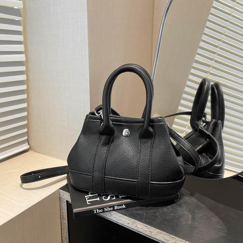 

This year, the popular small bag women s 2025 new spring and summer versatile messenger bag fashionable portable bucket bag чёрный