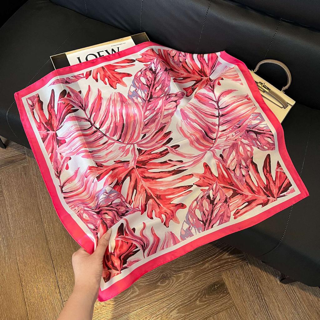 Simulated silk women's small square scarf, Korean cashew nut leopard print small silk scarf, headscarf, four-season scarf, professional scarf.