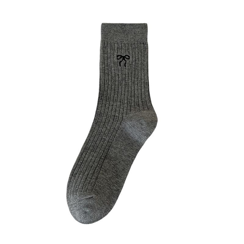 Girls' Mid-Calf Seamless Cotton Socks with Butterfly Embroidery - Wear-Resistant, Anti-Pilling, for Spring and Autumn