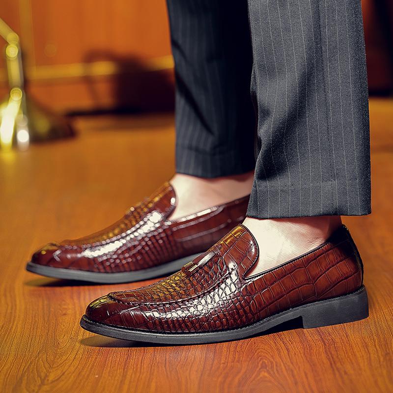 Fashion Comfortable Walking Shoes for Men Wedding Casual Footwear Stylish Men's PU Loafers New Flats Pointed Toe Slip-On Dress Moccasins