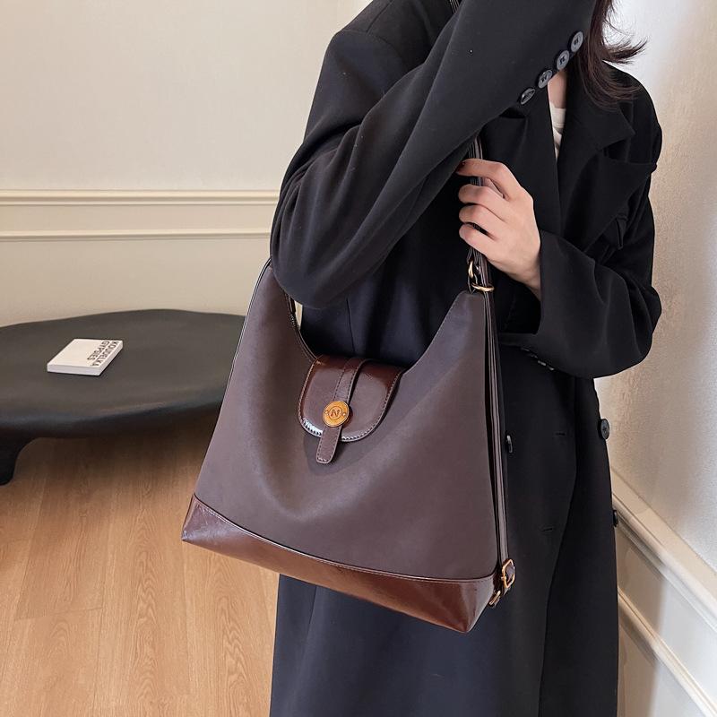 

Сумка-тоут, ощущение высокого класса, вместительная универсальная сумка-мессенджер контрастных цветов, изысканная сумочка, модная для поездок на работу, на одно плечо 32*10*32 темно-коричневого