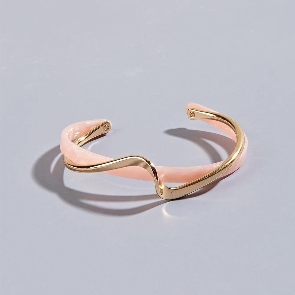 Eco-Friendly Alloy Open Cuff Bracelet Adjustable Size Lightweight Durable Modern Design Suitable for Daily Wear and Special Occasions