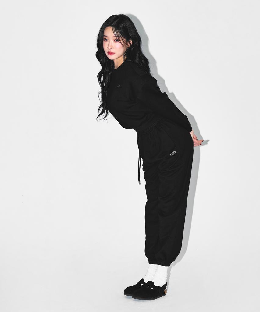 BORN TO WIN W Silver B Crop Sweatshirts [Black]