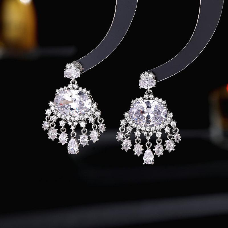 

Новые легкие роскошные модные серьги с милым девчачьим сердечком, высококачественные серьги с кисточками и супер волшебным темпераментом, инкрустированные цирконом белый