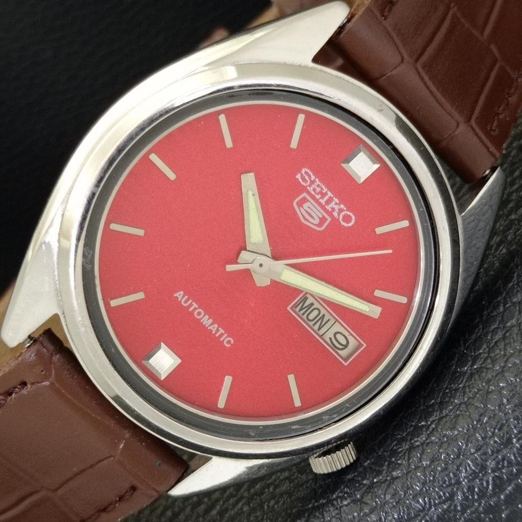 VINTAGE SEIKO 5 AUTOMATIC 7009A JAPAN MENS RED COLOR DIAL WATCH A701278-5 R206a-a701278