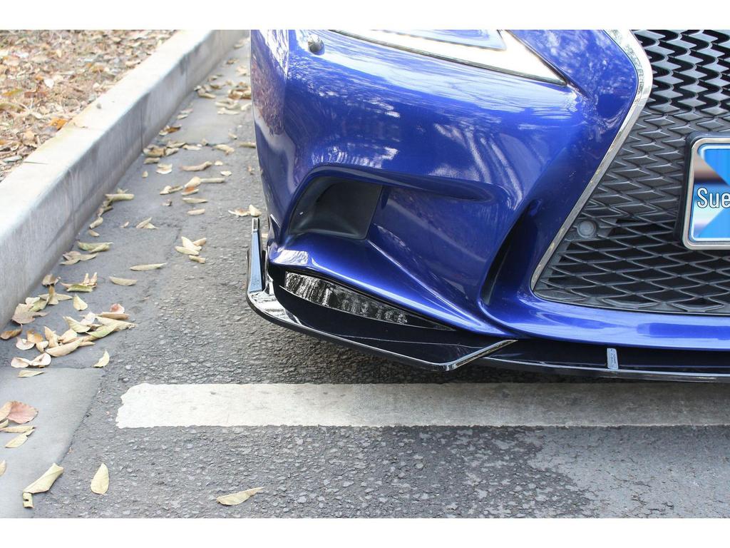 Ornament Bara Față Lexus IS 2015-2016: Bucșă Frontală Modificată și Accente de Colț