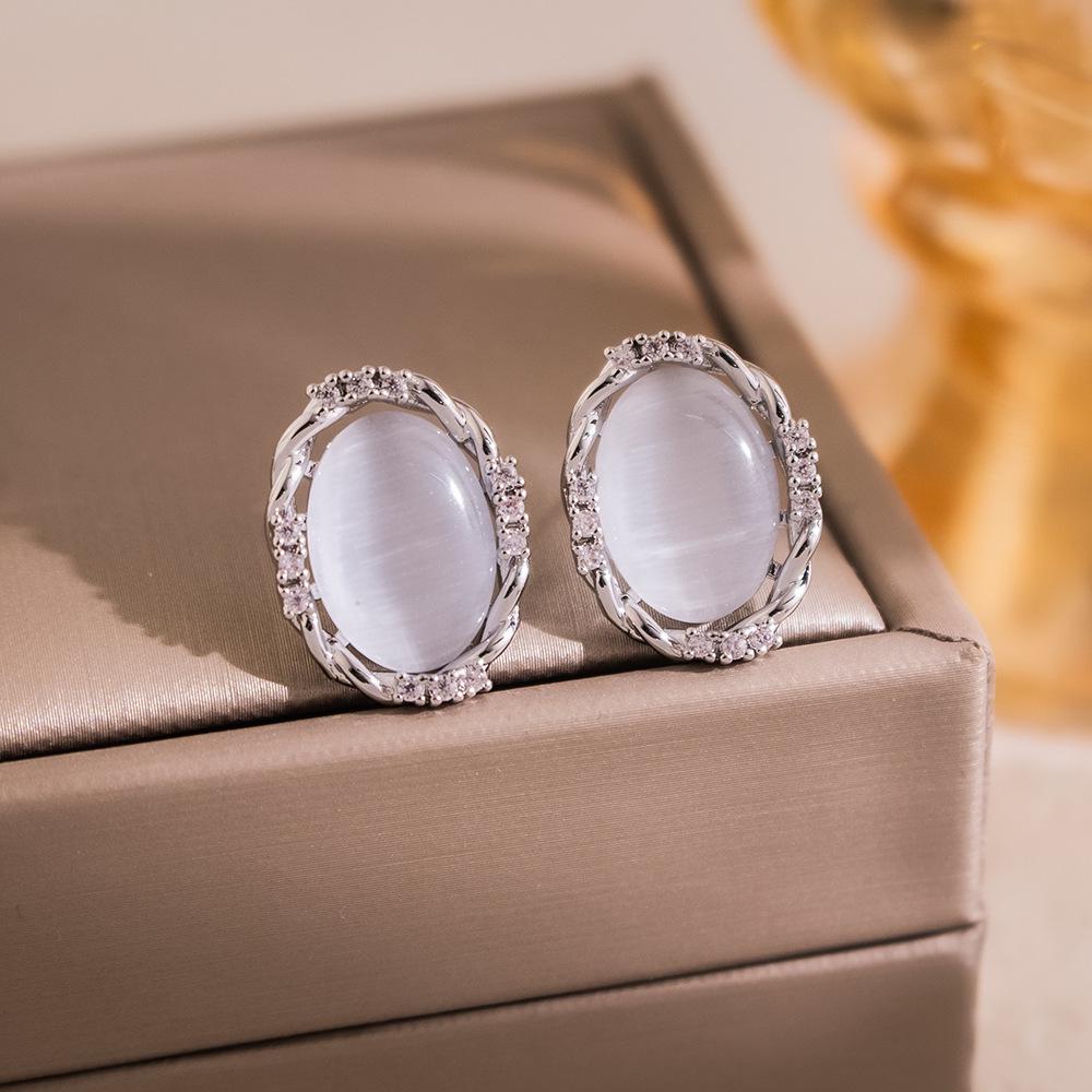 Silberne Nadel Katzenaugenstein Blume Ohrringe - Elegantes, vielseitiges Modeaccessoire für Frauen