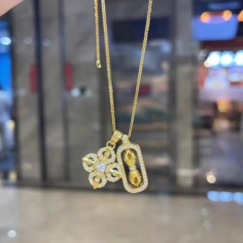 Gouden Vajra Hanger Ketting voor Vrouwen met Diamantaccenten en Kruisontwerp - Douyin Stijl