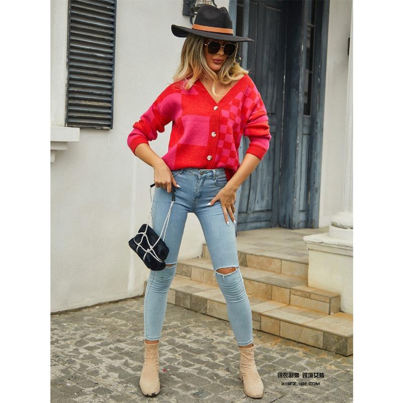 Dámský pletený svetr s kostkovanou patchworkovou pletenou svrchní vrstvou