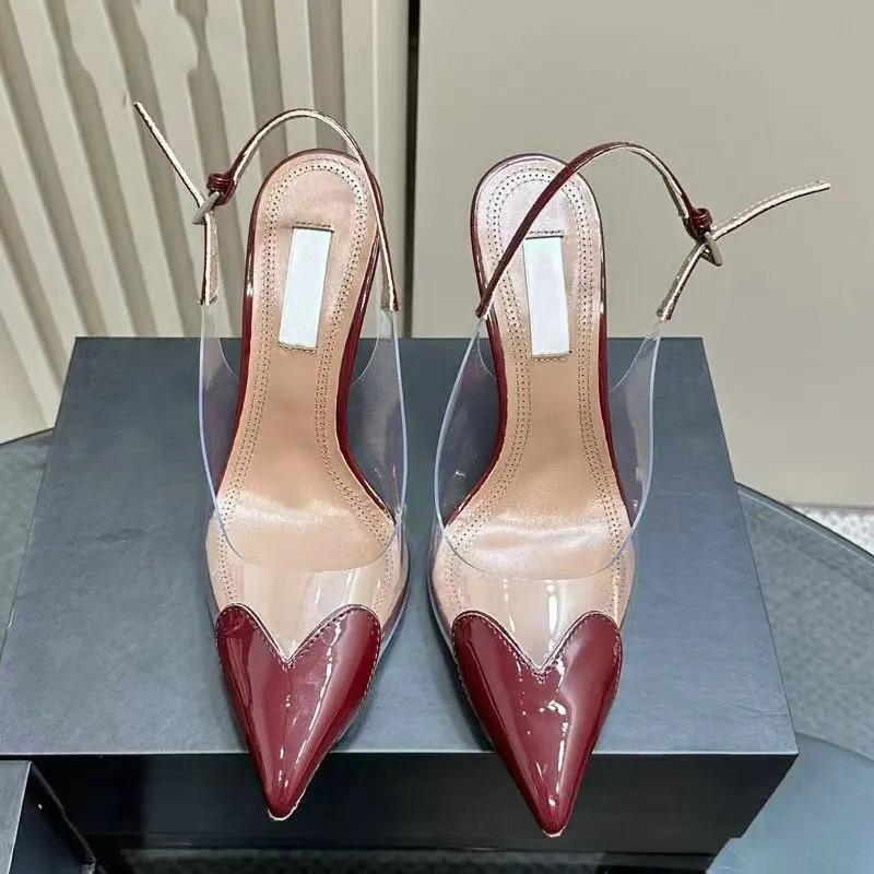 Sapatos de Salto Alto Pontiagudos com Plataforma Transparente e Aplicações em Forma de Coração para Noite