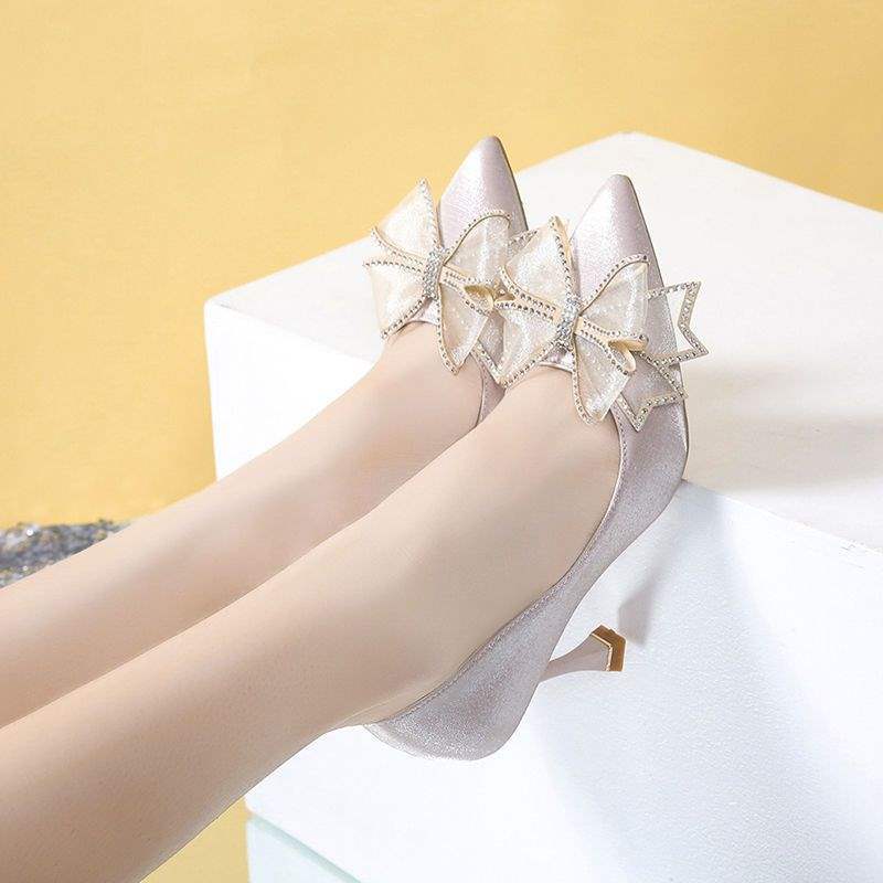 Herbst neue Schleife High Heels Damen dünner Absatz vielseitig spitz Strass einzelne Schuhe Damen rote Hochzeitsschuhe Brautschuh