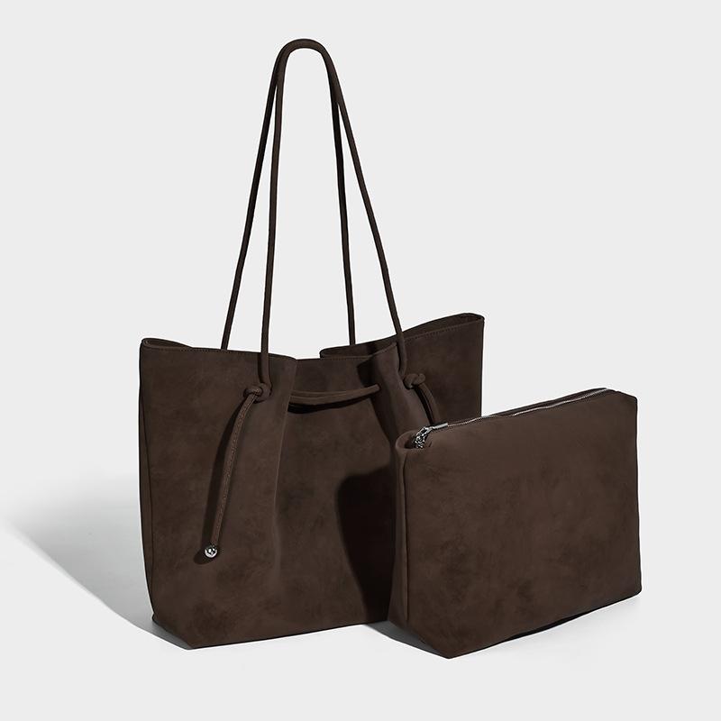 

2025 Осень Зима Новая Нишевый Дизайн Высококачественная Сумка-Тоут для Женщин Корейский Стиль Повседневная Универсальная Модная Сумка на Плечо коричневый