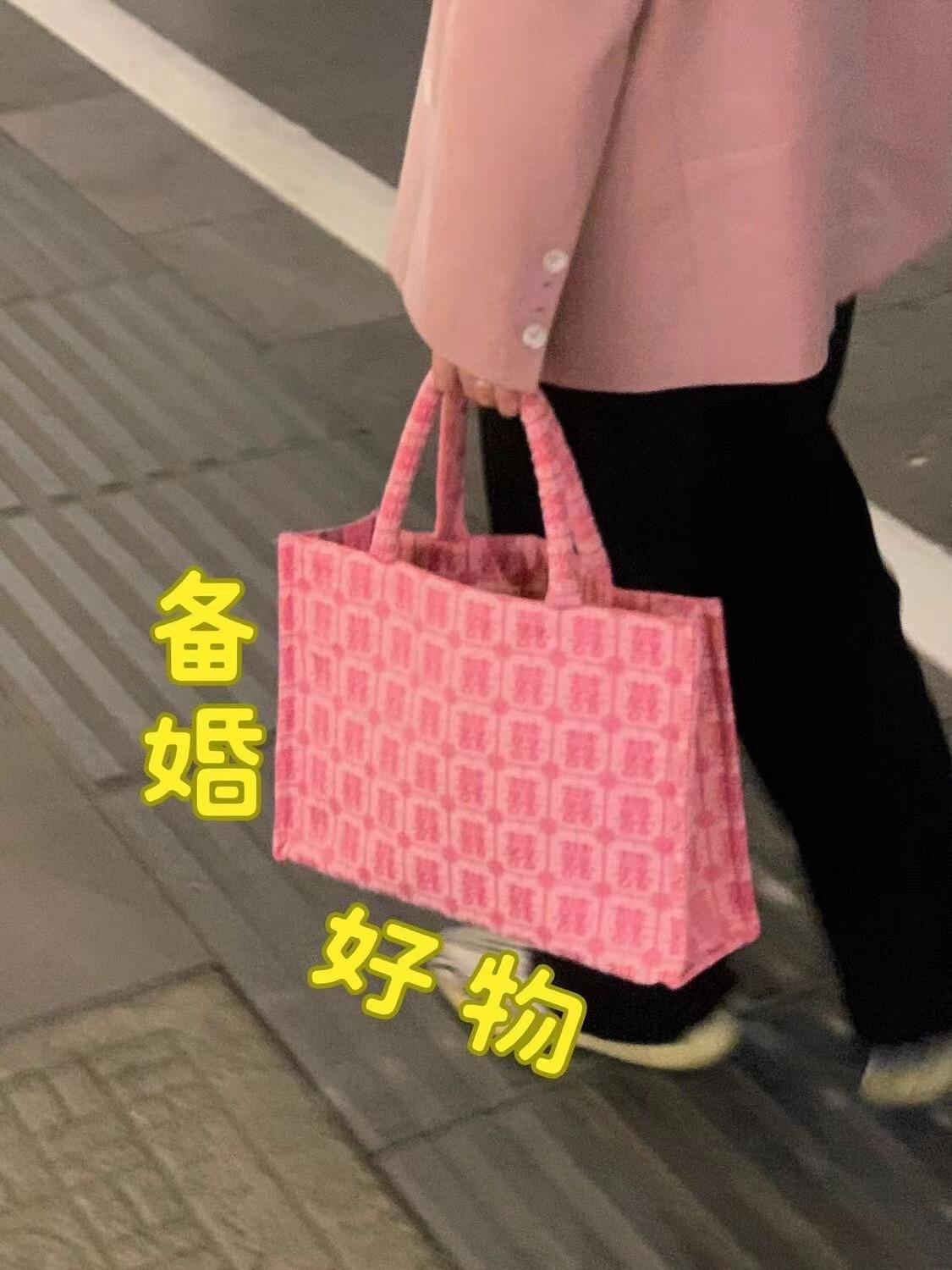 Niche Design Wool Bag Handbag Women S Winter Simple And Versatile High-End Plush Shoulder Bag Women S Bags