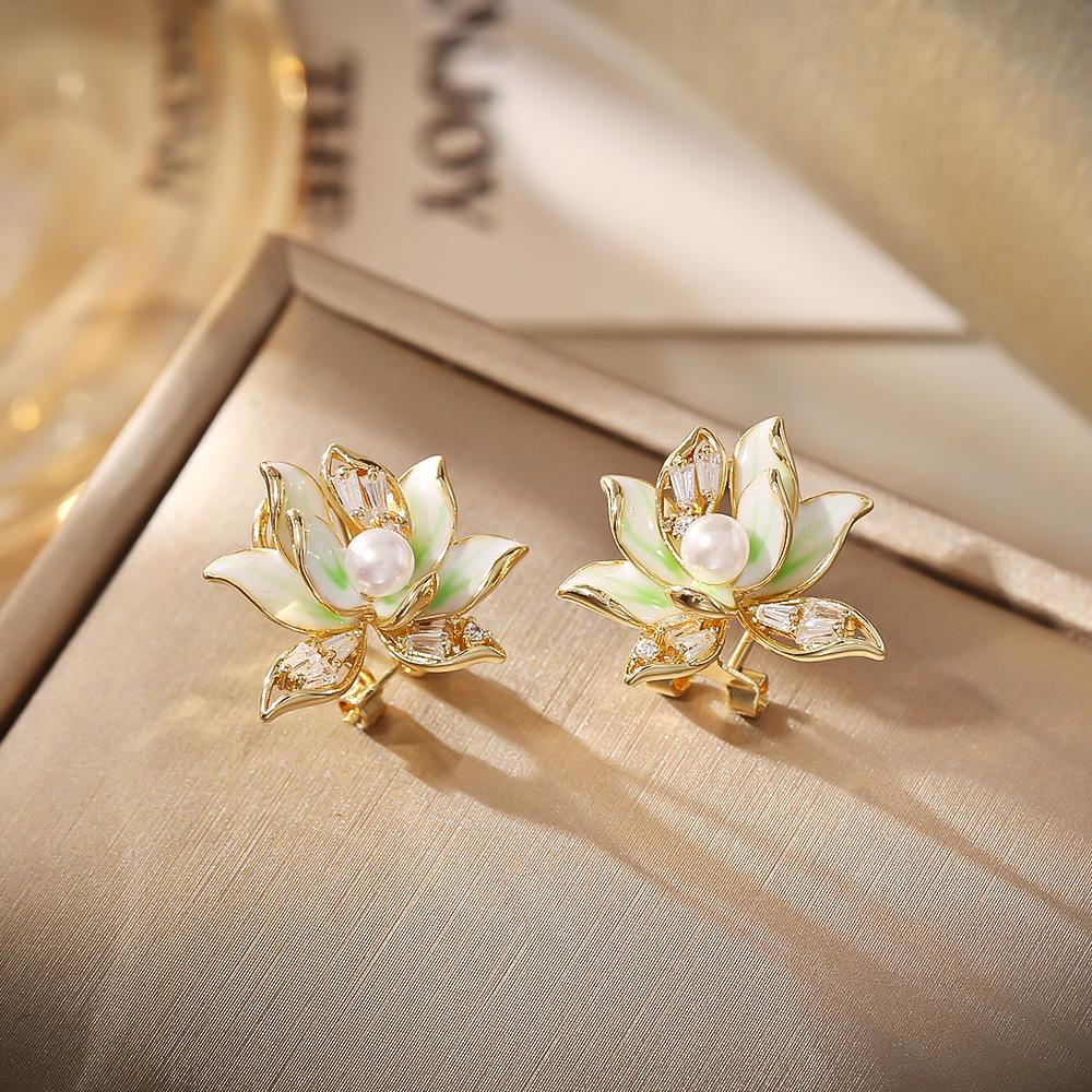 Classical Pearl Lotus Flower Stud Earrings for Women Elegant Temperament Zircon Petal Earrings Wedding Party Jewelry Gifts
