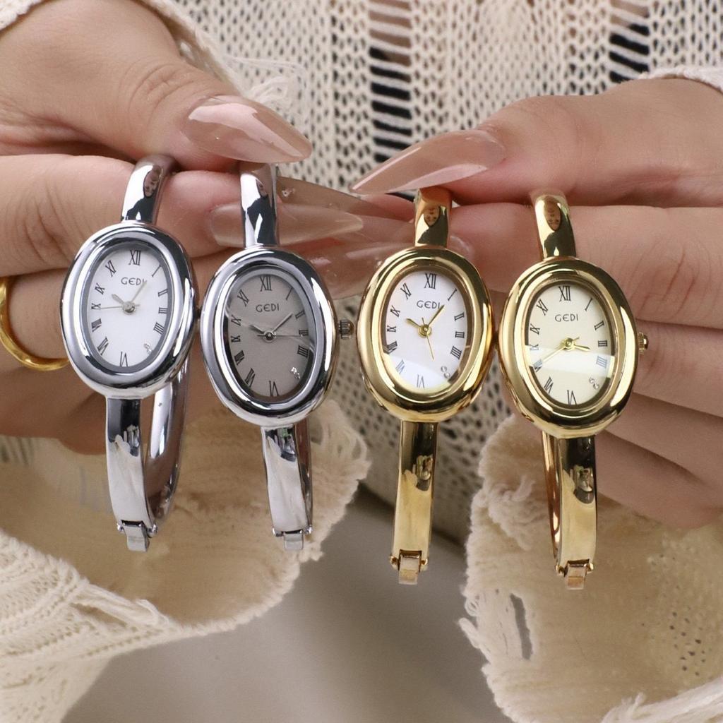 Niche Oval Bathtub Bracelet Women'S Watch Roman Scale Retro High-End Sense Simple Temperament Quartz Watch
