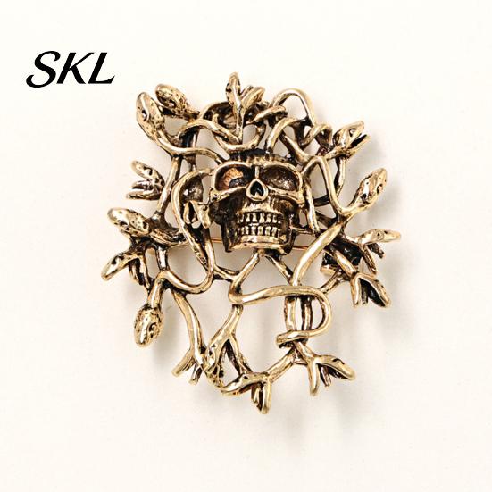 Decorative Brooch Accessory Distressed Style Pin, Punk Retro Thorns Skull Design Lapel Pin with Anti-oxidation Rhinestones Inlaid, Vines Surrounding