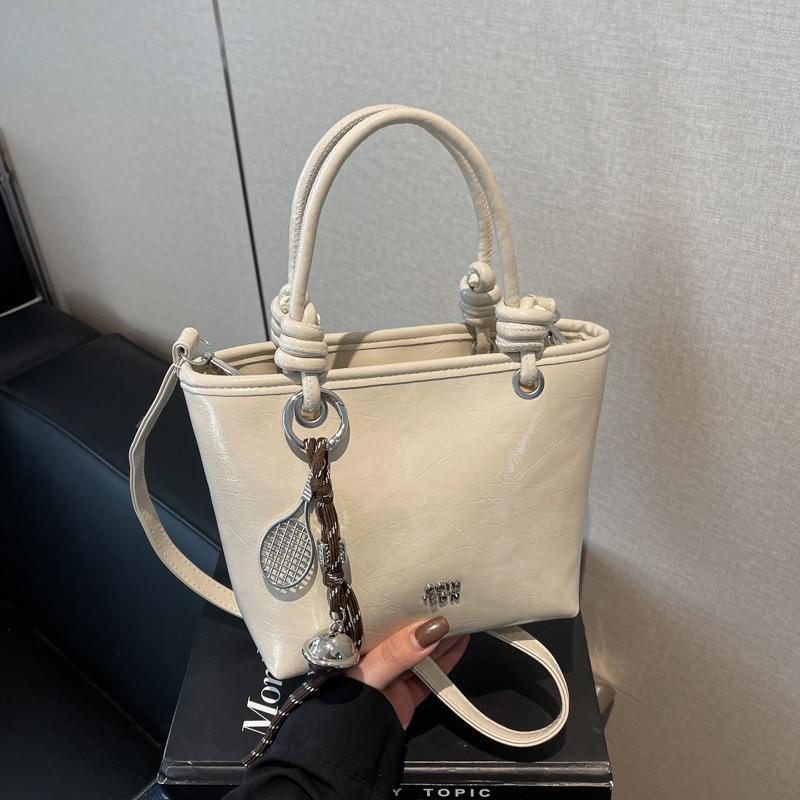 Simple and stylish handbag New retro texture bucket bag trendy solid color commuter shoulder messenger bag