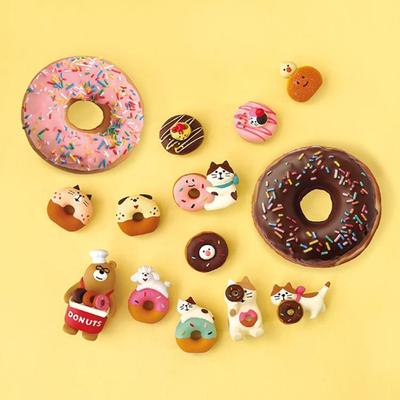 Japanese Cat Bread ZAKKA Miniature Resin Ornament: Trendy Toy for Coffee Shop or Desktop Decor