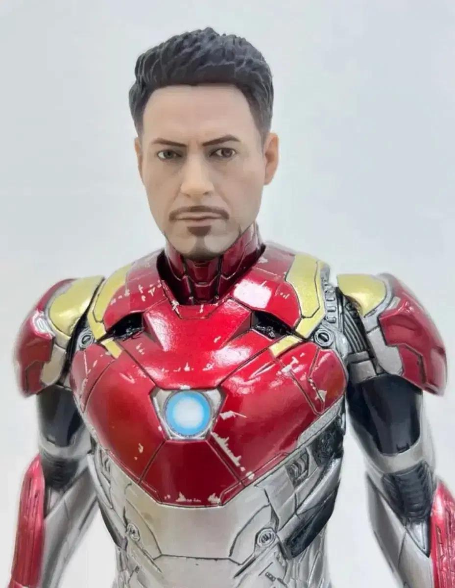 figura di iron man tony stark