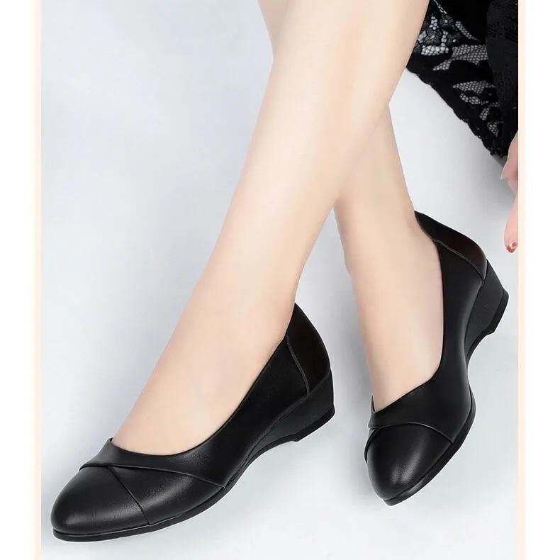 Dámská pohodlná obuv z měkké kůže, která neklouže