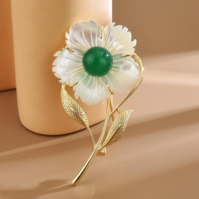 

Brooch: high-end, niche fashion, green agate shell flower, premium corsage абрикосовый