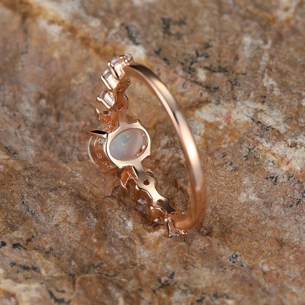 Fashion Commuter Champagne Gold Four Claw Oval White Edge Moon Ring
