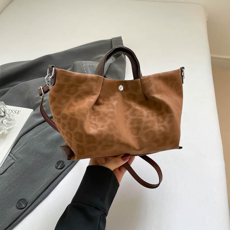 

Сумки большой вместимости для поездок на работу 2025 универсальная осенне-зимняя сумка-тоут модная новая на одно плечо с леопардовым принтом под мышкой нишевая сумка для покупок коричневый