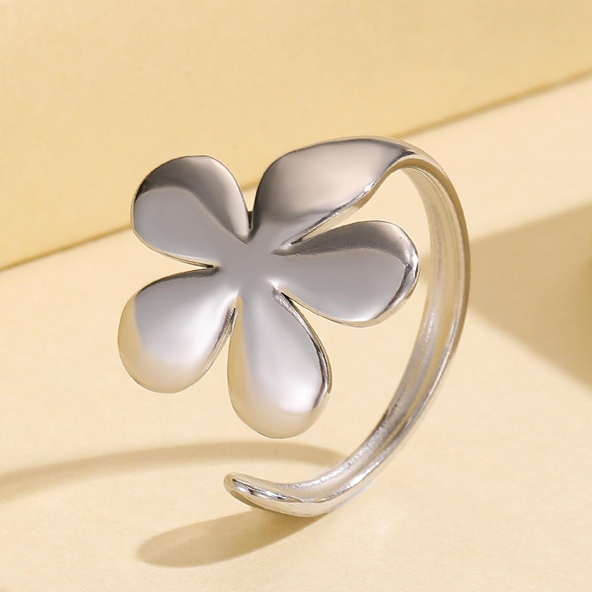 18K Gold-Plated Stainless Steel Flower Ring with Smooth Metal Texture