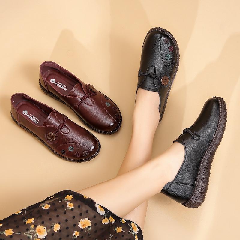 Comfortable Leather Shoes for Middle-Aged Women: Soft Sole, Casual Spring & Autumn Wear