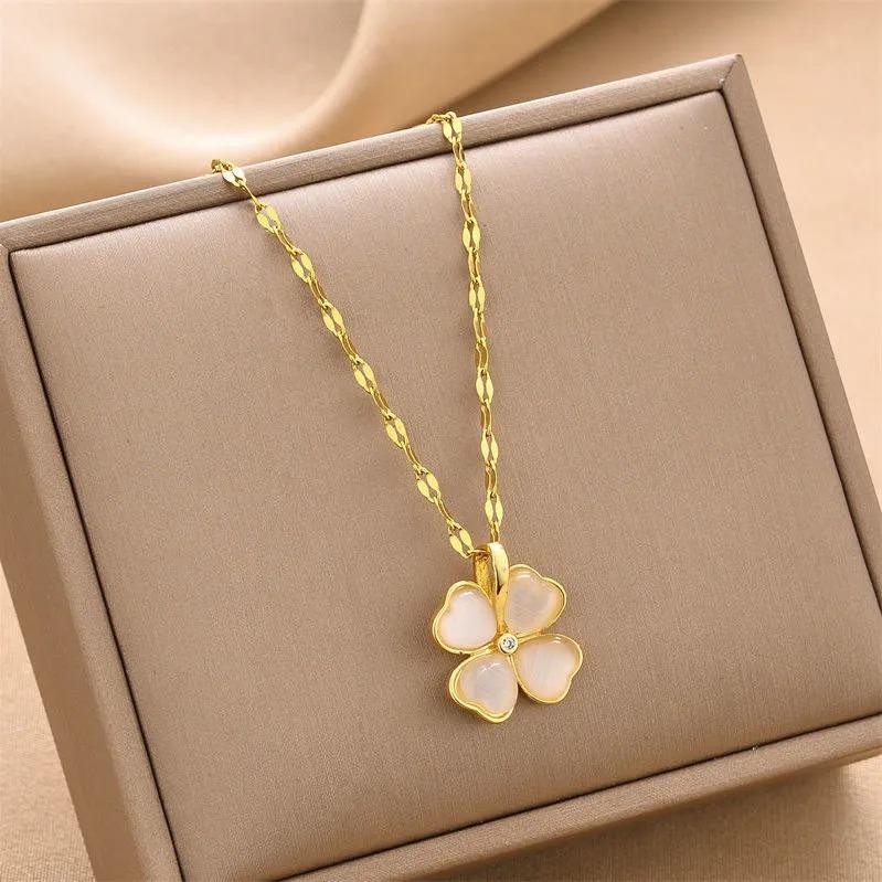 Simple Lucky Four-Leaf Clover Titanium Steel Necklace Female 18k Exquisite Petals Light Luxury Temperament Collarbone Chain