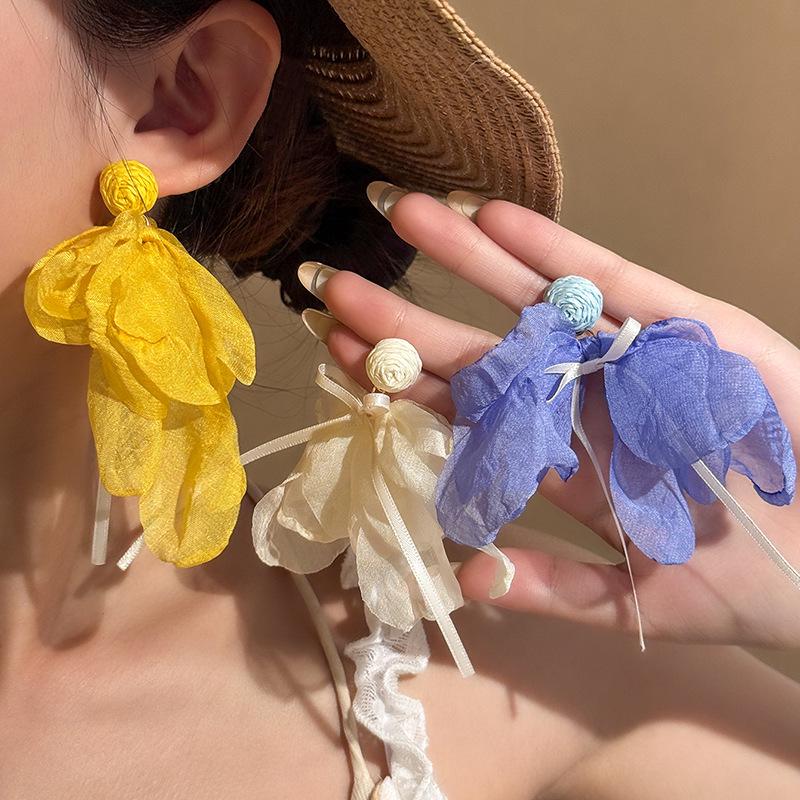 Forest-Inspired Sweet Floral Stud Earrings - Perfect for Seaside Vacations and Travel Photography