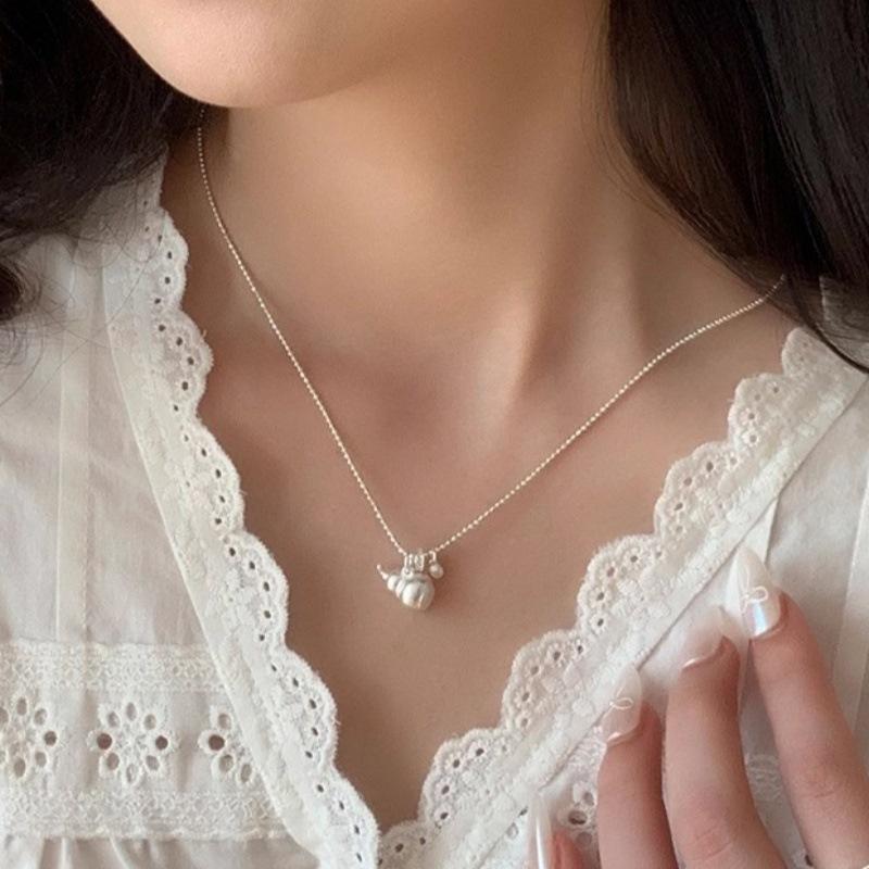 Korean Gourd Pendant Necklace 2025: Luxe Clavicle Chain with Unique Design for Sweaters